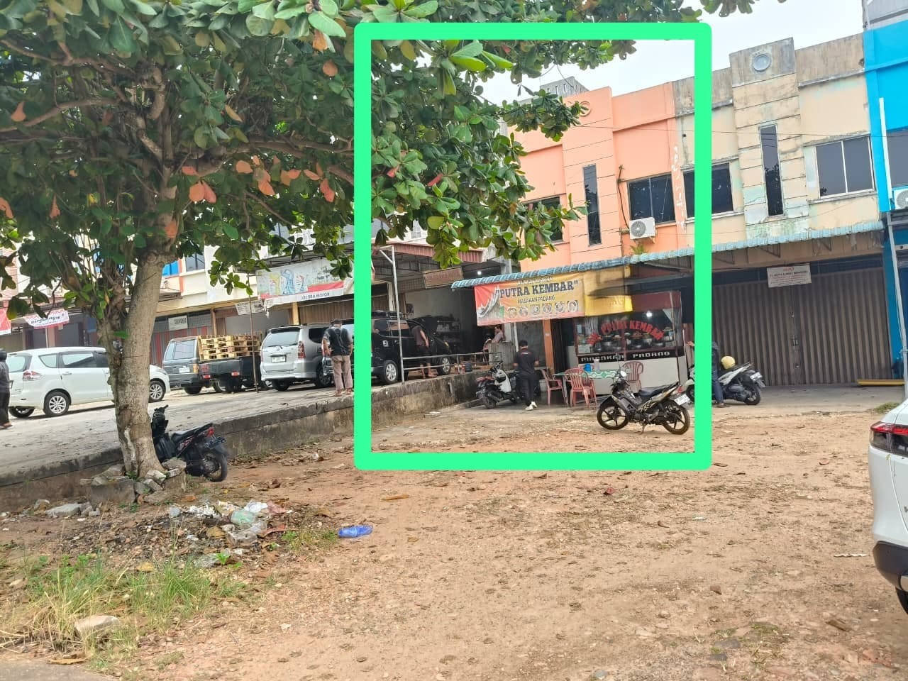 Tampak depan dan halaman