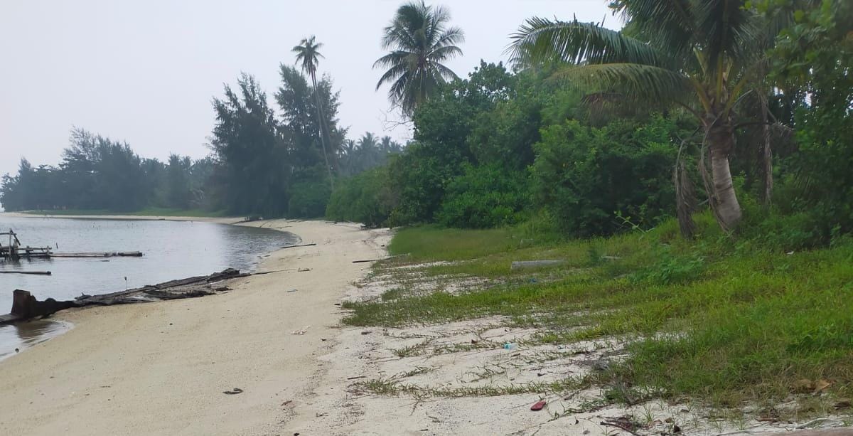 Menghadap ke laut sebelah kanan